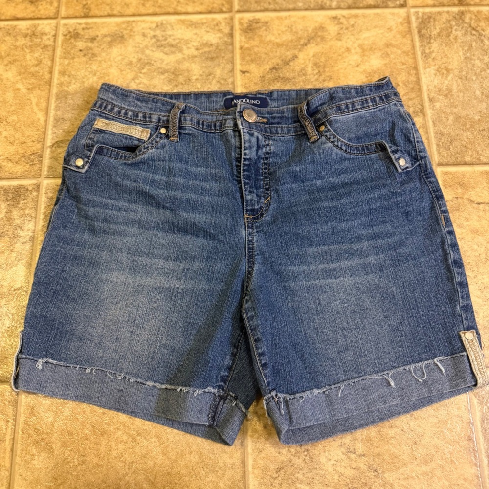 Bandolino Mandie Women Blue Denim Shorts Medium Wash Cuffed Raw Hem Size 6P